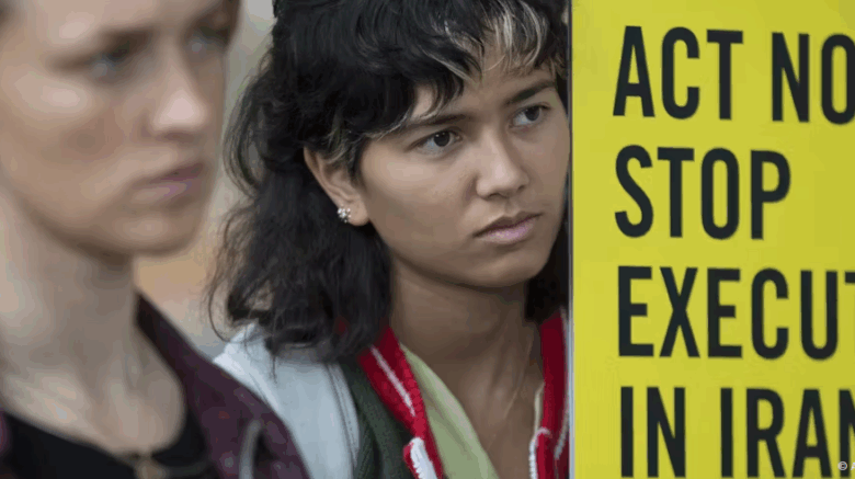 Afbeelding van 2 jonge vrouwen met de tekst ¨Stop Executions in Iran¨